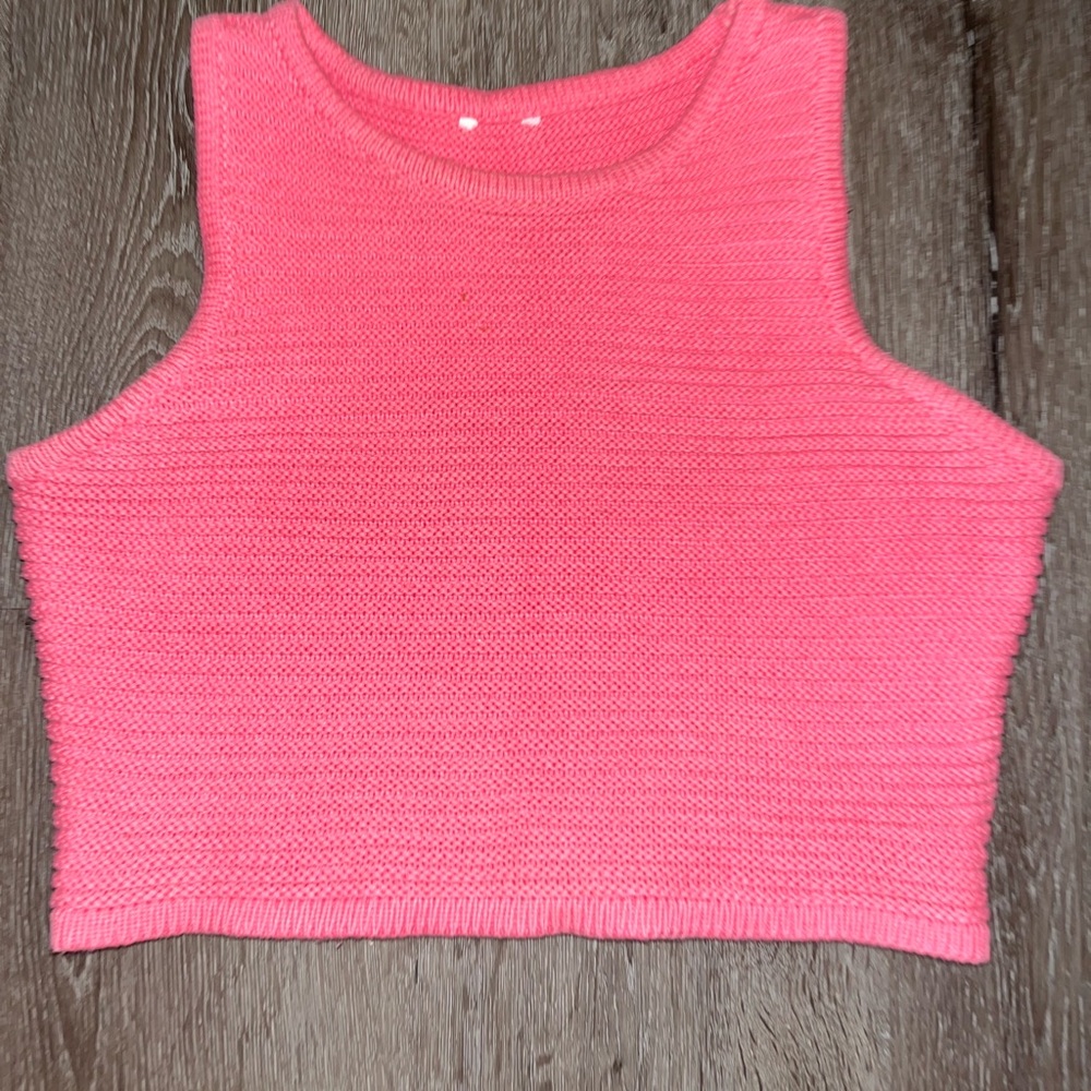 Pink knit tank top, cropped